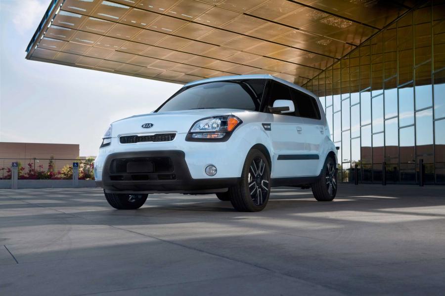  Kia Soul Ghost 2010 года  (фото 17 из 26)